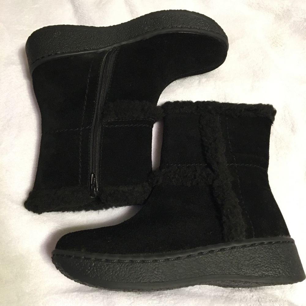 New GAP Kids Girls Black Suede Boots, size 2
